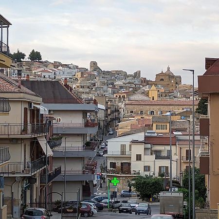 Appartamento "Rina Centro Sicilia" Pietraperzia Extérieur photo