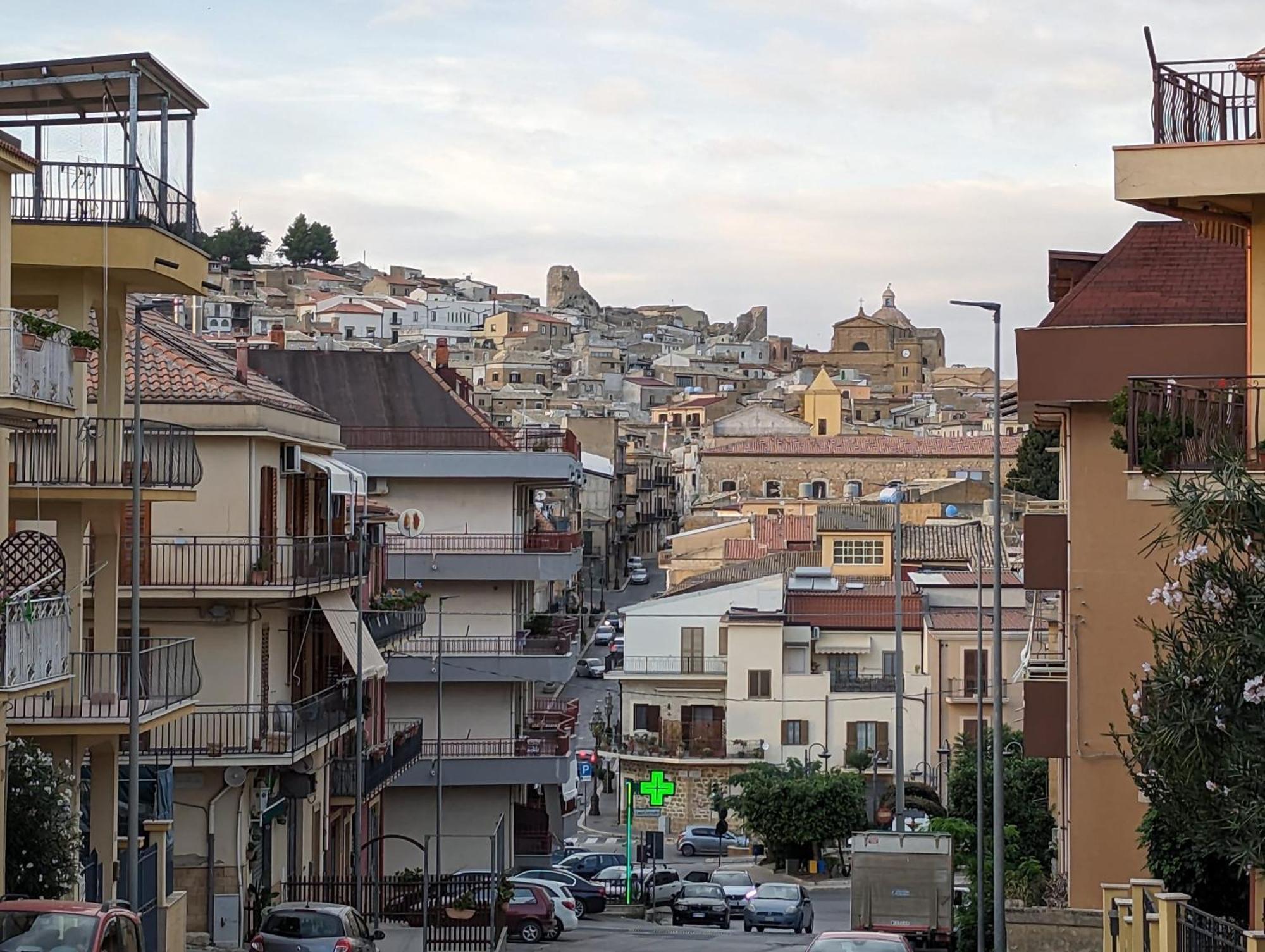 Appartamento "Rina Centro Sicilia" Pietraperzia Extérieur photo
